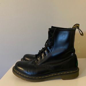 1460 Women’s Smooth Leather Lace Up Boots